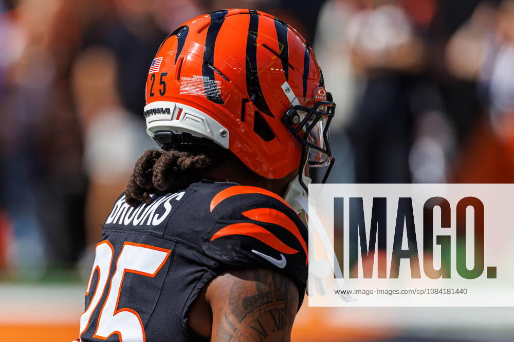 Oct 4, 2026; Cincinnati, OH, USA; Cincinnati Bengals running back Tahj Brooks (25) during NFL, American Football Herren, USA game action against the Jacksonville Jaguars at Paycor Stadium. Mandatory Credit: -Cal Media - ZUMAc04_ 20261004_zma_c04_469