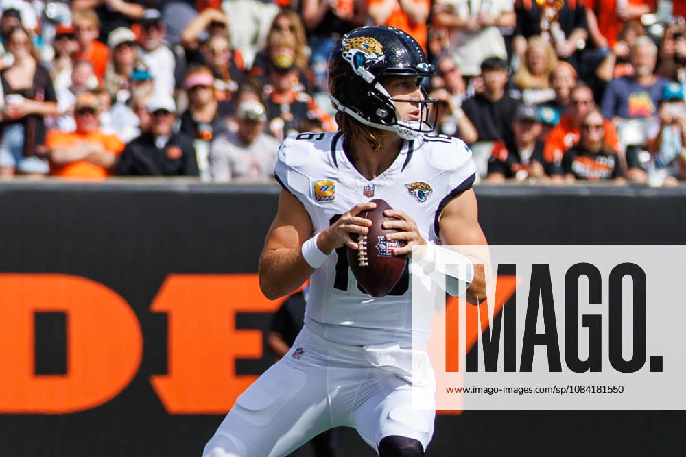 Oct 4, 2026; Cincinnati, OH, USA; Jacksonville Jaguars quarterback Trevor Lawrence (16) during NFL, American Football Herren, USA game action against the Cincinnati Bengals at Paycor Stadium. Mandatory Credit: -Cal Media - ZUMAc04_ 20261004_zma_c04_480