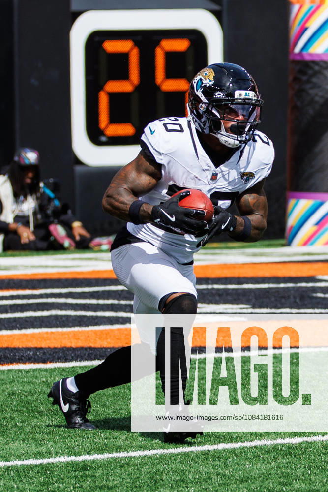 Oct 4, 2026; Cincinnati, OH, USA; Jacksonville Jaguars running back Ameer Abdullah (20) returns opening kickoff during NFL, American Football Herren, USA game action against the Cincinnati Bengals at Paycor Stadium. Mandatory Credit: -Cal Media - ZUMAc04_ 20261004_zma_c04_490