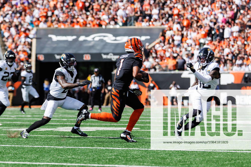 Oct 4, 2026; Cincinnati, OH, USA; Cincinnati Bengals wide receiver Ja Marr Chase (1) runs with the ball as Jacksonville Jaguars defensive back Travis Hunter (12) pursues during NFL, American Football Herren, USA game action at Paycor Stadium. Mandatory Credit: -Cal Media - ZUMAc04_ 20261004_zma_c04_521
