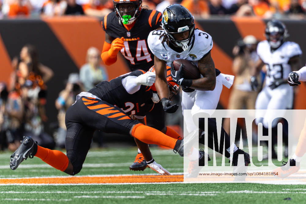Oct 4, 2026; Cincinnati, OH, USA; Jacksonville Jaguars wide receiver Jakobi Meyers (3) runs with the ball after the catch during NFL, American Football Herren, USA game action against the Cincinnati Bengals at Paycor Stadium. Mandatory Credit: -Cal Media NFL 2026: Jaguars Vs Bengals OCT 04 - ZUMAc04_ 20261004_zma_c04_565