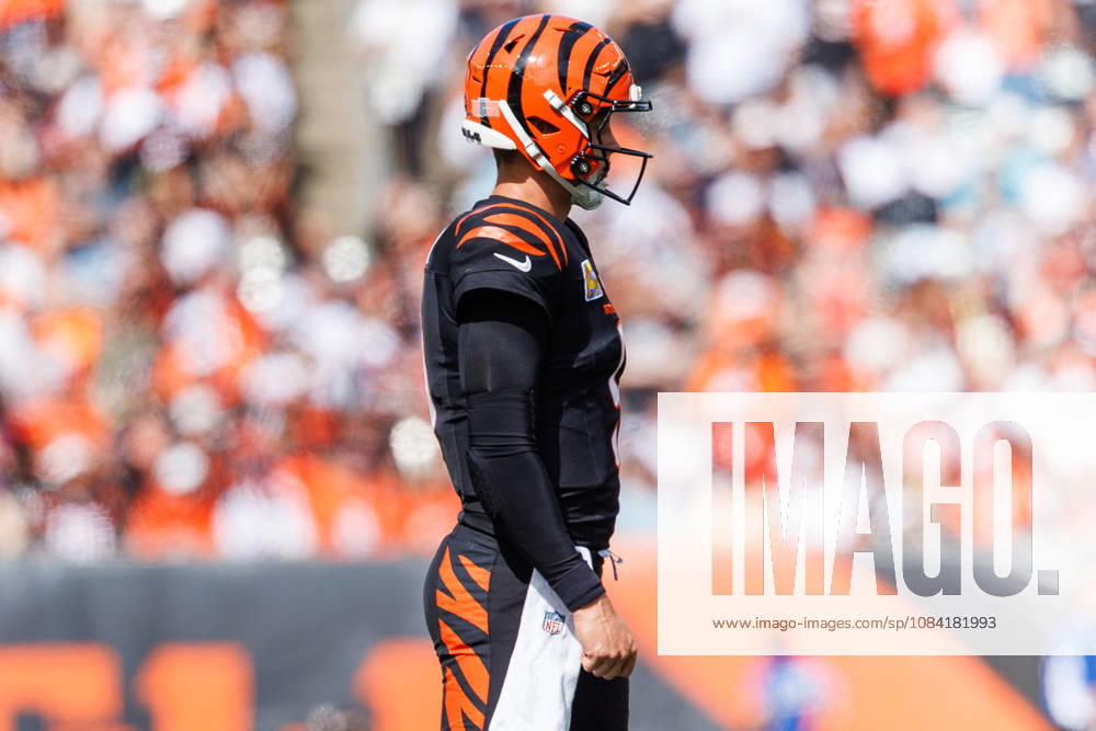 Oct 4, 2026; Cincinnati, OH, USA; Cincinnati Bengals quarterback Joe Burrow (9) during NFL, American Football Herren, USA game action against the Jacksonville Jaguars at Paycor Stadium. Mandatory Credit: -Cal Media - ZUMAc04_ 20261004_zma_c04_557