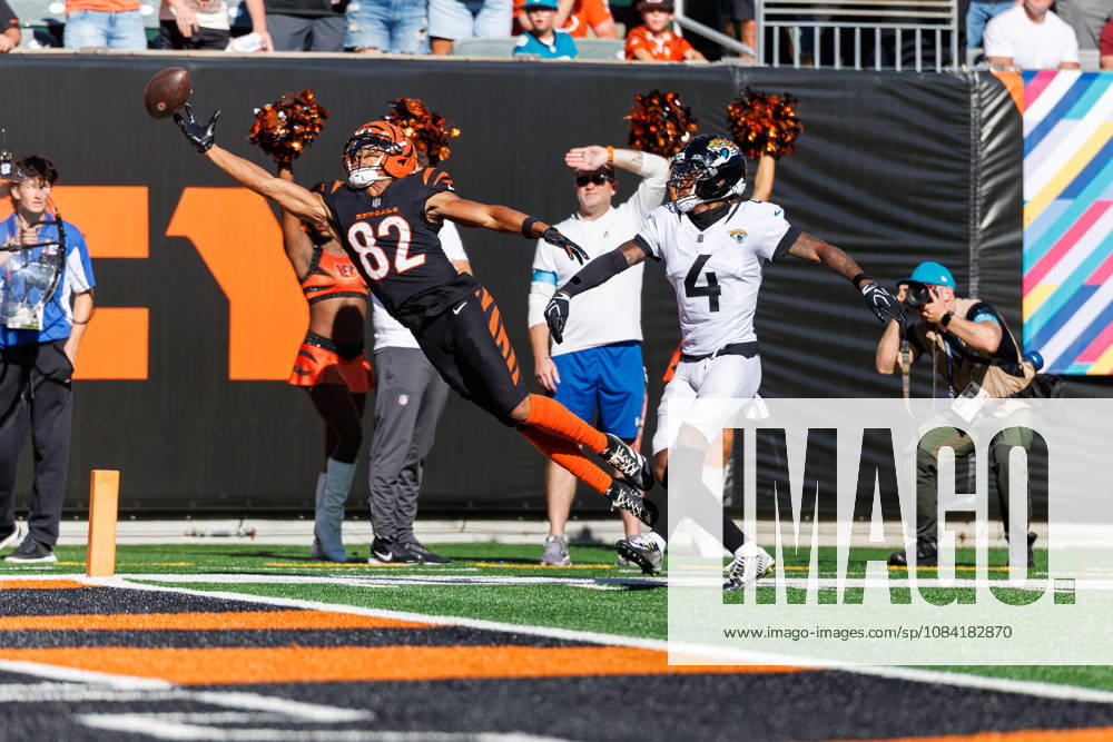 Oct 4, 2026; Cincinnati, OH, USA; Cincinnati Bengals wide receiver Mitch Tinsley (82) reaches for the ball as Jacksonville Jaguars defensive back Jarrian Jones (4) defends during NFL, American Football Herren, USA game action at Paycor Stadium. Mandatory Credit: -Cal Media - ZUMAc04_ 20261004_zma_c04_599