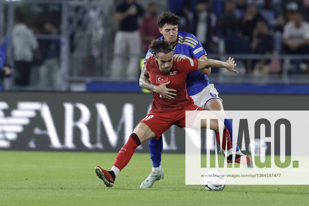 UEFA Nations League football match Italy vs Turkey Alessandro Bastoni of Italy challenges for the ball with Yunus Akgun of Turkiye mDuring UEFA Nations League football match (League A, Group A1) between Italy vs Turkey at the Renato Dall Ara stadium in Bologna on October 05, 2026. _BPH1849