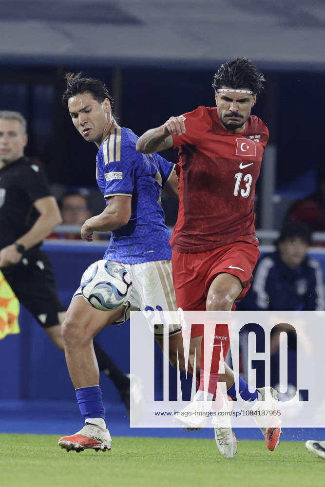 UEFA Nations League football match Italy vs Turkey Antonio Vergara of Italy challenges for the ball with Eren Elmal of Turkiye during UEFA Nations League football match (League A, Group A1) between Italy vs Turkey at the Renato Dall Ara stadium in Bologna on October 05, 2026. _BPH2253