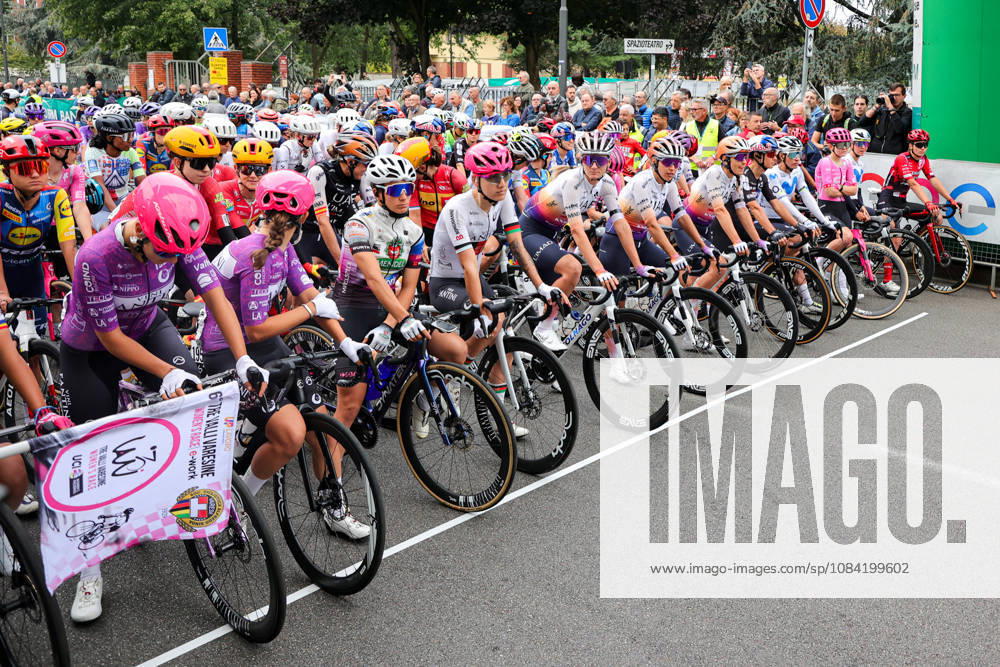 IPA89357204 - Tre Valli Varesine Women s Race at the starting line in Busto Arsizio during the Tre Valli Varesine Road cycling, Rad, Radsport, Strasse race in Varese, Italy