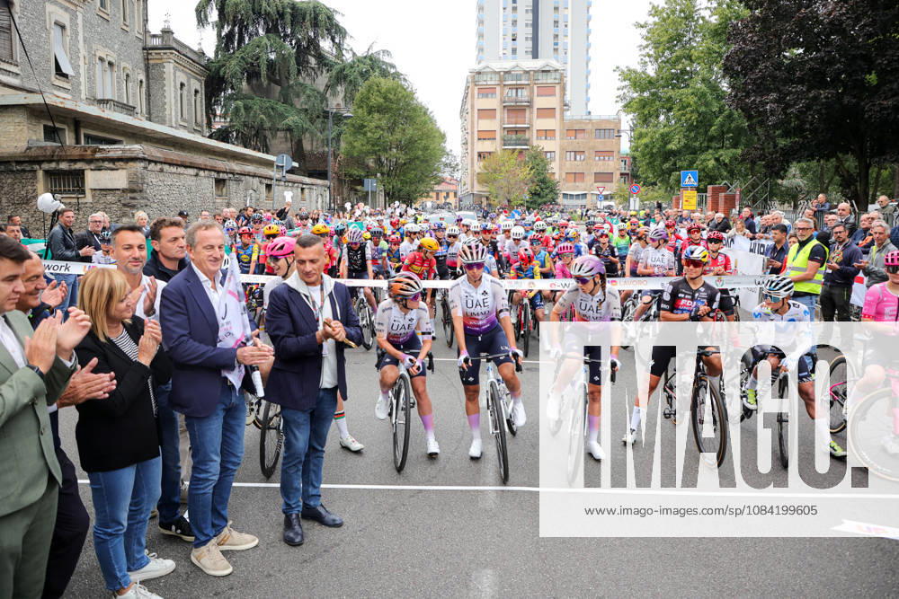 CYCLING - Road cycling, Rad, Radsport, Strasse - Tre Valli Varesine Photo by IPA ABACAPRESS.COM89357200 - Tre Valli Varesine Women s Race at the starting line in Busto Arsizio during the Tre Valli Varesine road cycling race in Varese, Italy, October 6, 2026 Varese Italy