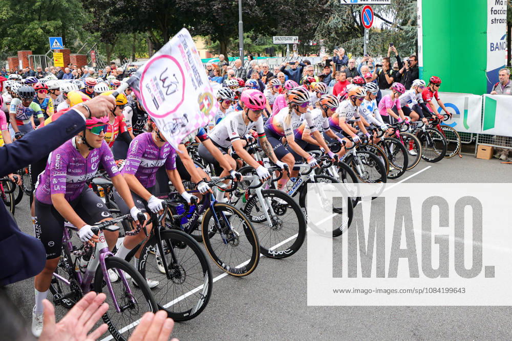 CYCLING - Road cycling, Rad, Radsport, Strasse - Tre Valli Varesine Photo by IPA ABACAPRESS.COM89357202 - Tre Valli Varesine Women s Race at the starting line in Busto Arsizio during the Tre Valli Varesine road cycling race in Varese, Italy, October 6, 2026 Varese Italy