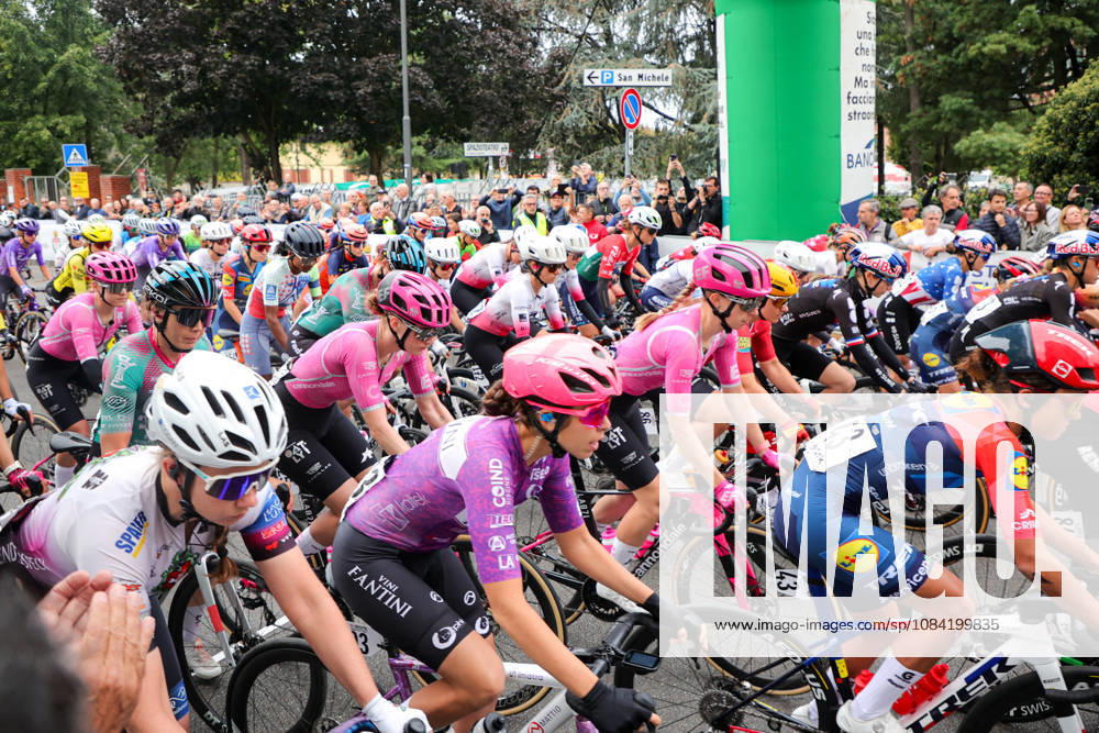 Cycling Photo by IPA ABACAPRESS.COM89357205 - Tre Valli Varesine Women s Race at the starting line in Busto Arsizio during the Tre Valli Varesine Road cycling, Rad, Radsport, Strasse race in Varese, Italy, October 6, 2026 Varese Italy