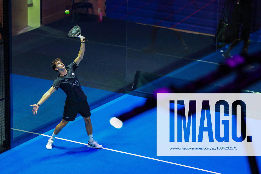 DÜSSELDORF, GERMANY - 6 OCTOBER 2026: Image shows a feature of Flavio Abbate (ITA) during warmup during CUPRA Germany Premier Padel P2 2026 Day 3 at CASTELLO Düsseldorf on 6 10 2026 in Düsseldorf, Germany. Germany