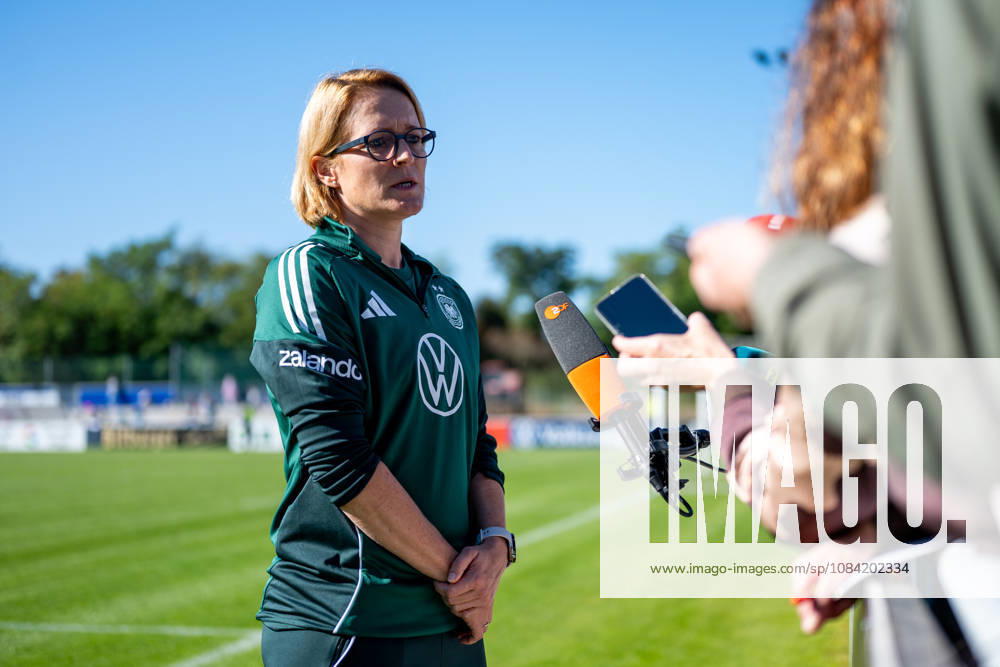 GER, Soccer, Women, Practice, DFB German National Team, Saskia Bartusiak, Germany, Assistant Coach, Heidelberg ASV Eppelheim, Baden-Württemberg, Germany