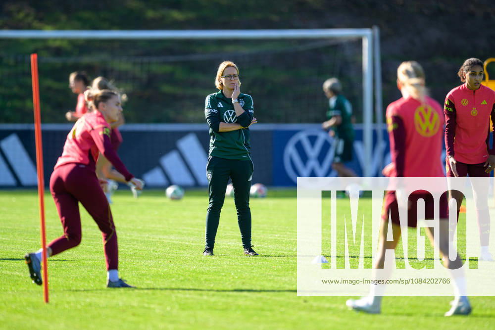 Soccer, National Team, Women, 20261006, Fraining DFB Women Pictured: Germany Assistant Coach Saskia Bartusiak Eppelheim ASV Eppelheim Baden-Württemberg Germany
