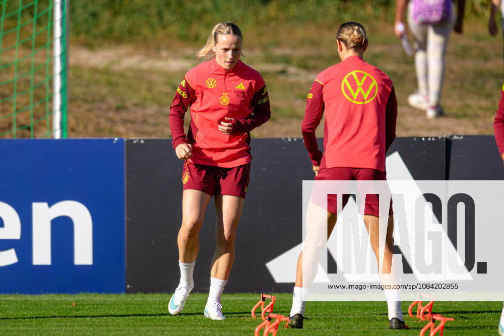 Soccer, National Team, Women, 20261006, Fraining DFB Women Pictured from left: Franziska Kett (Germany) and Klara Bühl (Germany), Eppelheim ASV, Eppelheim, Baden-Württemberg, Germany