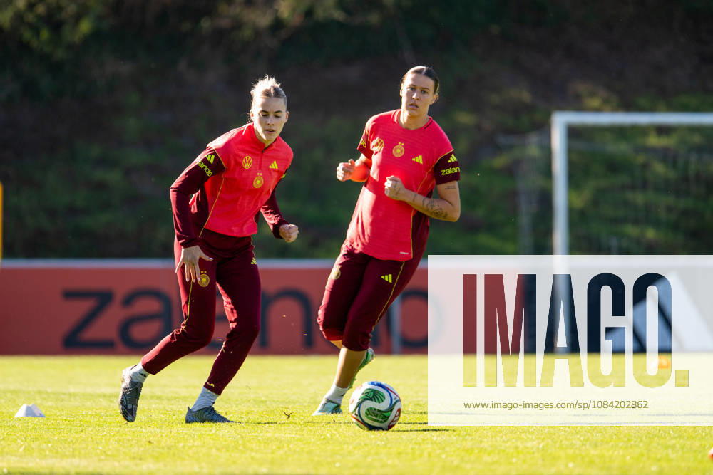 GER, Soccer, Women, Practice, DFB German National Team, Laura Freigang (Germany), Larissa Mühlhaus (Germany), Heidelberg, ASV Eppelheim, Baden-Württemberg, Germany