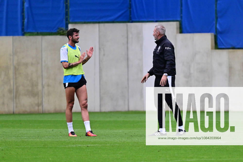 Soccer, Men s, 2nd Division Bundesliga, 2026–2027 Season, Holstein Kiel Training: KSV’s Giorgi Kvilitaia gets a stern talking-to from Coach Tim Walter in Kiel, near Holstein Stadium Projensdorf, Training Center, Northern Schleswig-Holstein, Germany