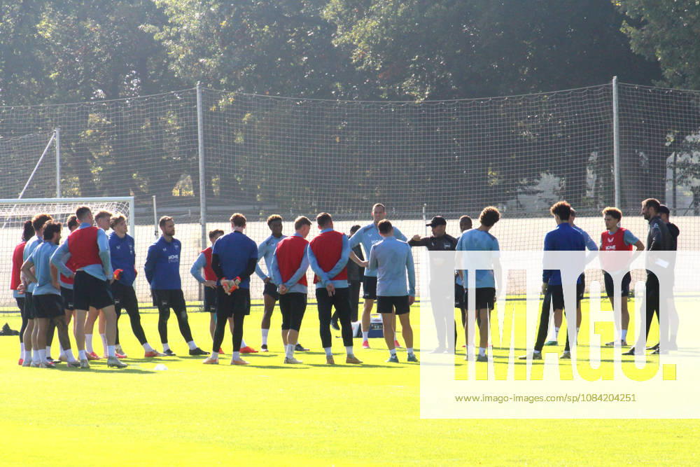 Germany, Soccer, 2. Bundesliga, 2026–2027 Season, Sportforum, Hertha BSC, Head Coach Stefan Leitl leading Hertha BSC Berlin in training, Hertha players, 2nd Division, DFB and DFL regulations prohibit any use of photographs as image sequences and or quasi-video. nordphoto GmbH, Engler, Berlin, Sportforum, Berlin, Germany