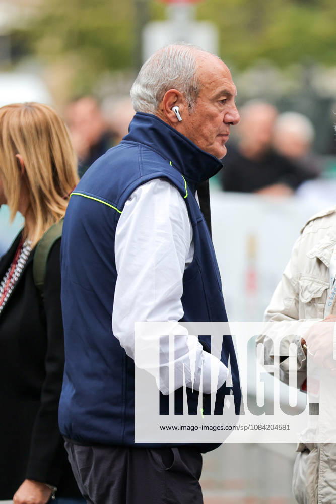 The Start Of The Tre Valli Varesine Women s Race 2026 In Busto Arsizio (VA) Renzo Oldani, president of the Alfredo Binda Society, is at the start of the Tre Valli Varesine Women s race in Busto Arsizio, Italy, on October 6, 2026. Busto Arsizio Italy