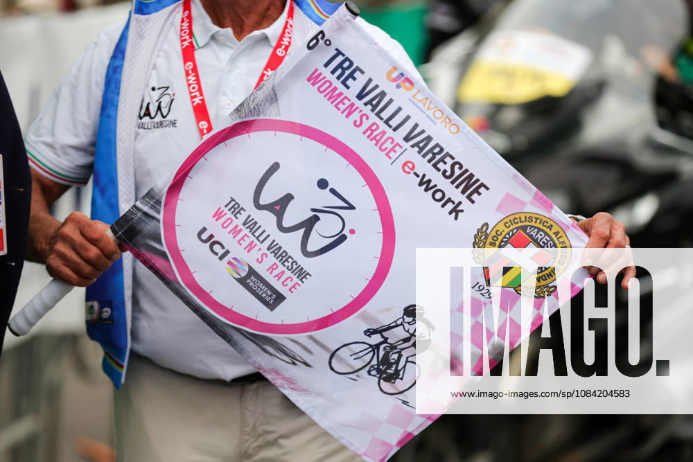 The Start Of The Tre Valli Varesine Women s Race 2026 In Busto Arsizio (VA) The official flag of Tre Valli Varesine is displayed at the start of the Tre Valli Varesine Women s race in Busto Arsizio, Italy, on October 6, 2026. Busto Arsizio Italy