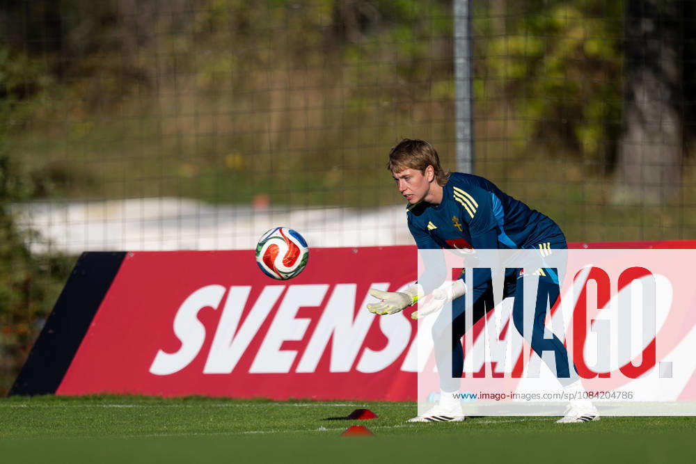 Goalkeeper Moa Edrud of the Swedish women’s national soccer team during a training session on October 6, 2026 in Stockholm. Photo by Emma Wallskog, BILDBYRAN, code EW EW0714: soccer, football, soccer, World Cup, qualifiers, FIFA Women’s World Cup, qualifier, training, Sweden, women’s, BBENG