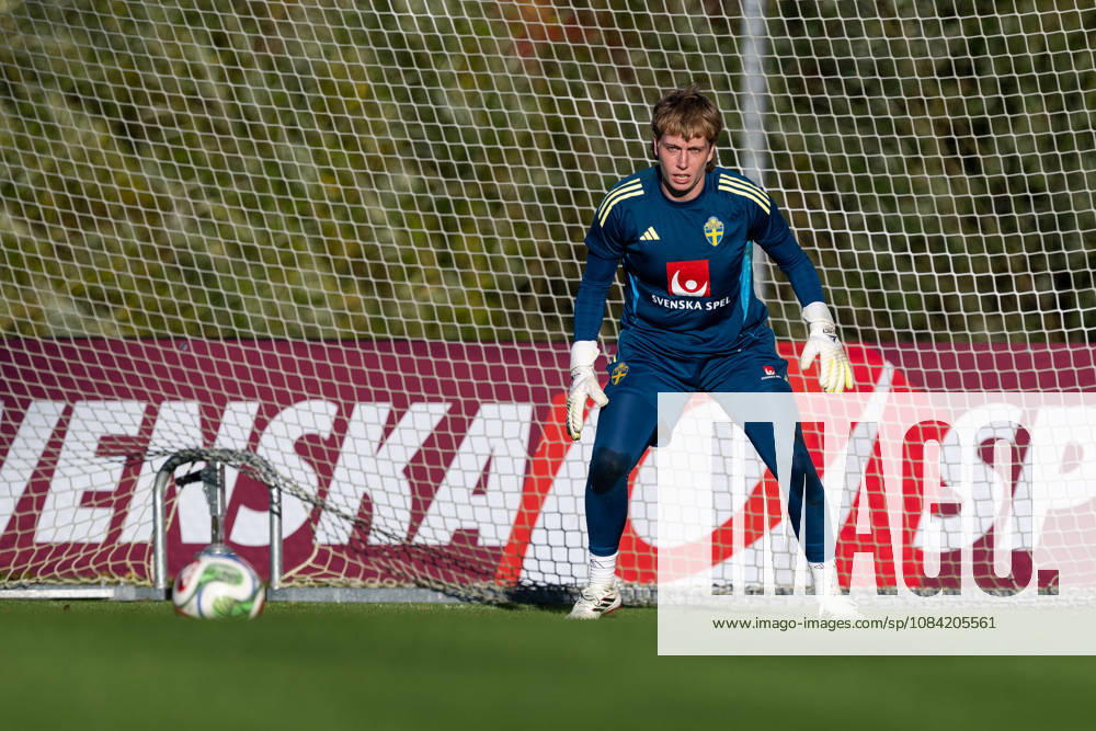 Goalkeeper Moa Edrud of the Swedish women’s national soccer team during a training session on October 6, 2026 in Stockholm. Photo by Emma Wallskog, BILDBYRAN, code EW EW0714: soccer, football, fotball, World Cup qualifiers, FIFA Women’s World Cup qualifier, training, Sweden, women’s soccer, BBENG