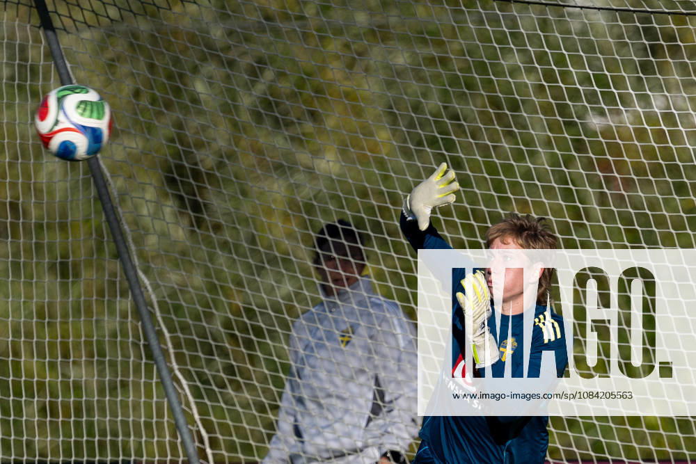 Goalkeeper Moa Edrud of the Swedish women’s national soccer team during a training session on October 6, 2026 in Stockholm. Photo by Emma Wallskog, BILDBYRAN, code EW EW0714: soccer, football, fotball, World Cup qualifiers, FIFA Women’s World Cup qualifier, training, Sweden, women’s soccer, BBENG