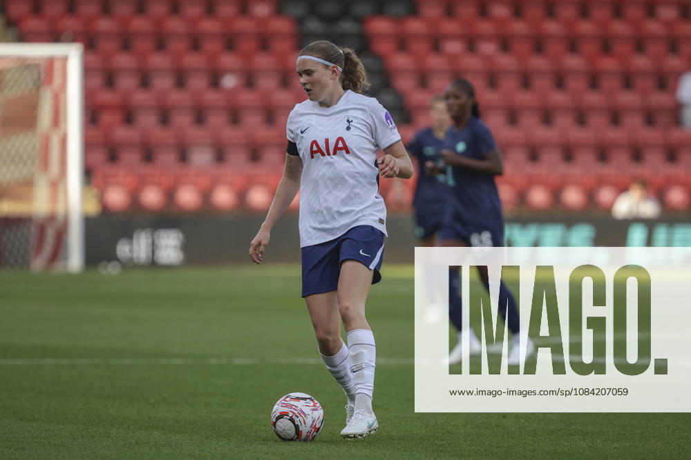 Signe Gaupset (8) of Tottenham Hotspur on the ball during the Women’s Super League match at Brisbane Road Stadium, Leyton, on October 04, 2026 in London, England