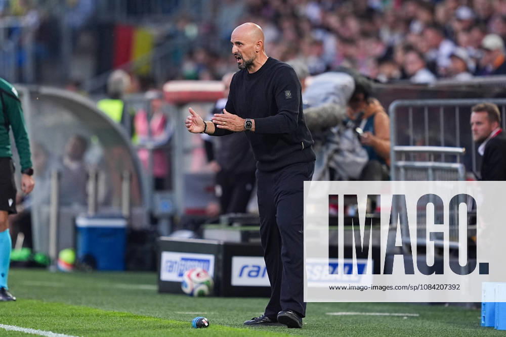 Men s, Soccer, International Match, U21, European Championship Qualifiers, Germany vs. Georgia, 2026–2027 Season, Schüco Arena: Antonio DI Salvo, head coach of the GER U21 team, gesturing. DFB regulations prohibit any use of photographs as image sequences and or quasi-video.