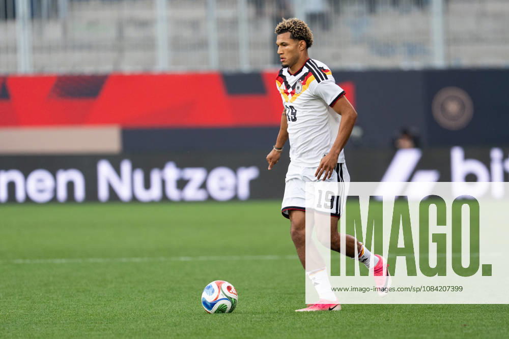 GER, Germany U21 vs. Georgia U21, Paris Brunner, Germany U21, 19, individual play, full-body, ball at his feet, Bielefeld, SchücoArena, Bielefeld, Germany
