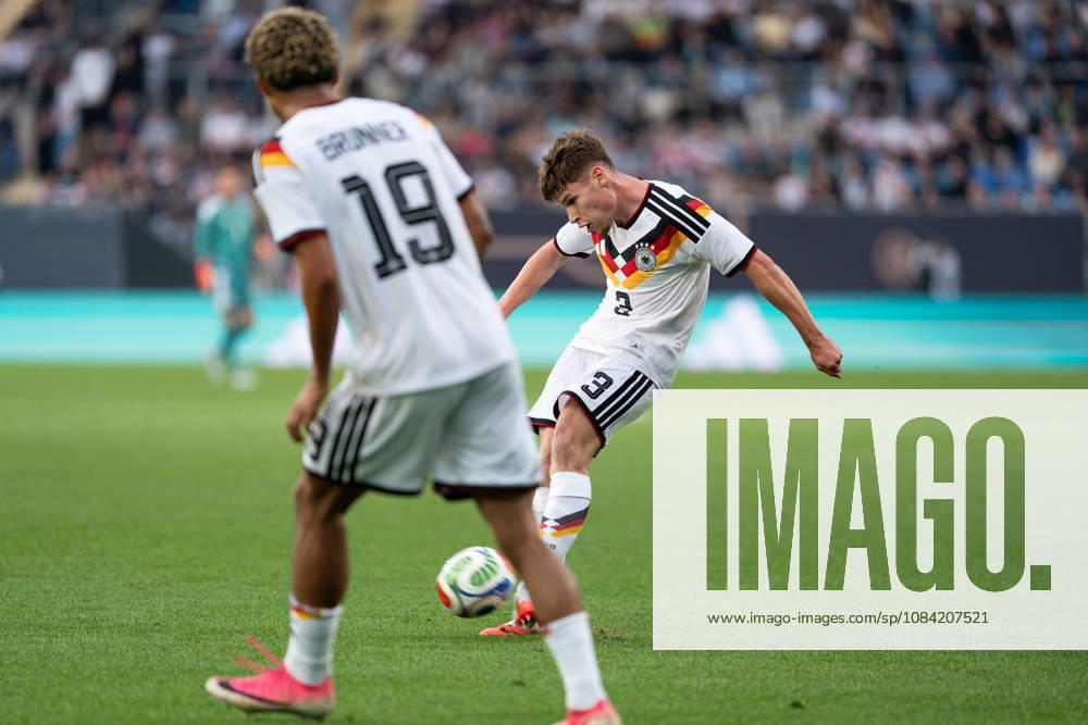 GER, Germany U21 vs. Georgia U21 Lukas Ullrich, Germany U21, 3rd cross into the goal, Bielefeld SchücoArena, Bielefeld, Germany