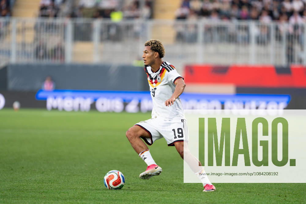 GER, Germany U21 vs. Georgia U21, Paris Brunner, Germany U21, 19, individual play, full-body, ball at his feet, Bielefeld, SchücoArena, Bielefeld, Germany