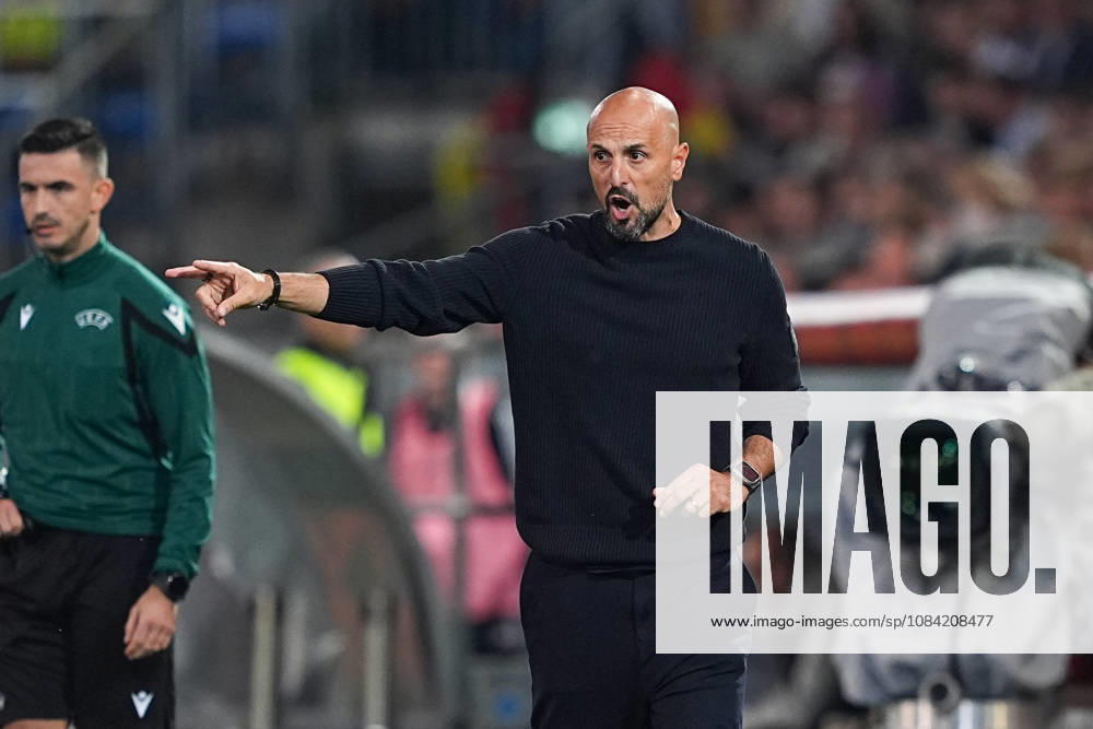 Men s, Soccer, International Match, U21, European Championship Qualifiers, Germany vs. Georgia, 2026–2027 Season, Schüco Arena: Antonio DI Salvo, head coach of the GER U21 team, gives instructions while gesturing. DFB regulations prohibit any use of photographs as image sequences and or quasi-video.