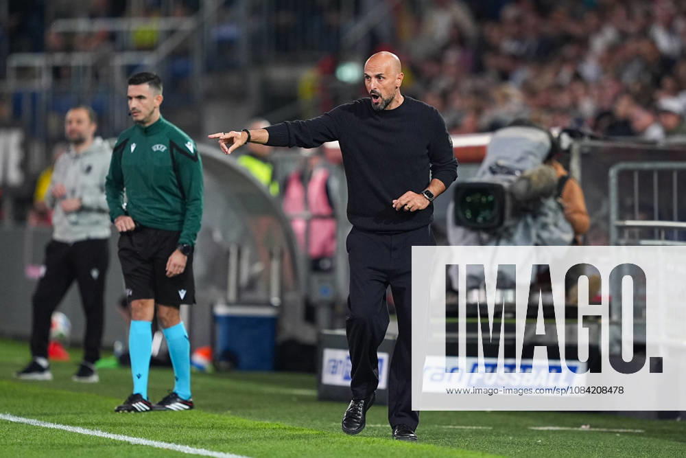 Men s, Soccer, International Match, U21, European Championship Qualifiers, Germany vs. Georgia, 2026–2027 Season, Schüco Arena: Antonio DI Salvo, head coach of the GER U21 team, gives instructions while gesturing. DFB regulations prohibit any use of photographs as image sequences and or quasi-video.