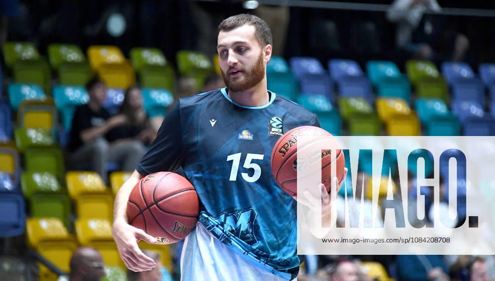 Basketball BKT Europe Cup, Skyliners Frankfurt vs. Siauliai Basketball v l Radii Caisin, Fraport Skyliners Frankfurt with the ball, Frankfurt
