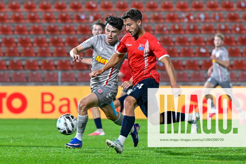 From left: Nicolas Oliveira (Regensburg), 25; Moritz Mueller (Unterhaching), 24; in a one-on-one battle, duel, tackle, dynamic play, action, October 6, 2026, Unterhaching, Germany, soccer, BFV Association Cup, quarterfinals, SpVgg Unterhaching vs. SSV Jahn Regensburg