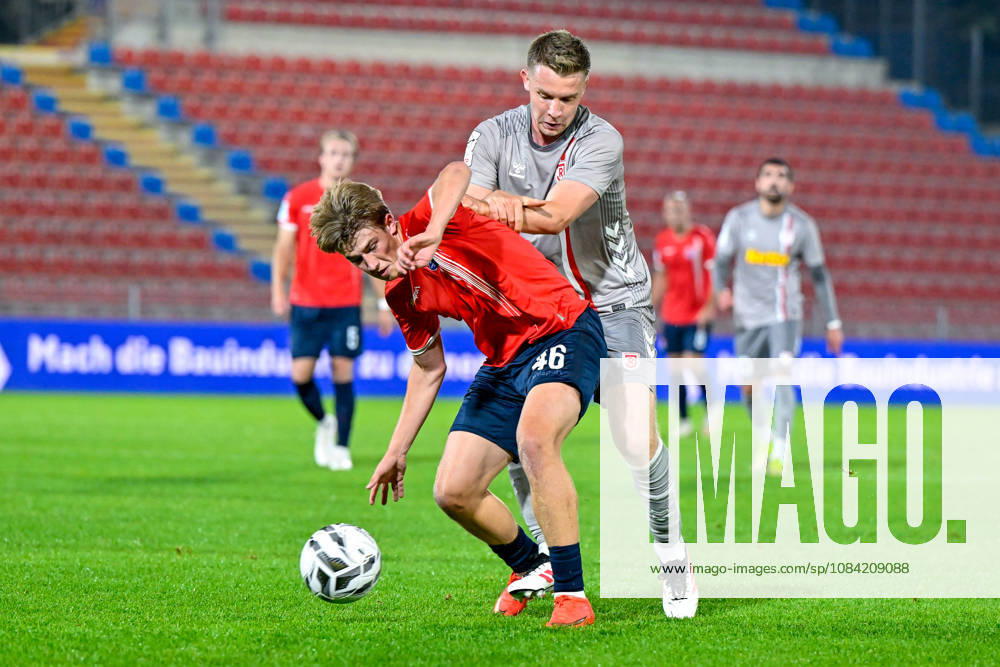From left: Marinus Spann (Unterhaching), 46; Erik Majetschak (Regensburg), 13; in a one-on-one battle, duel, tackle, dynamic play, action, October 6, 2026, Unterhaching, Germany, soccer, BFV Association Cup, quarterfinals, SpVgg Unterhaching vs. SSV Jahn Regensburg