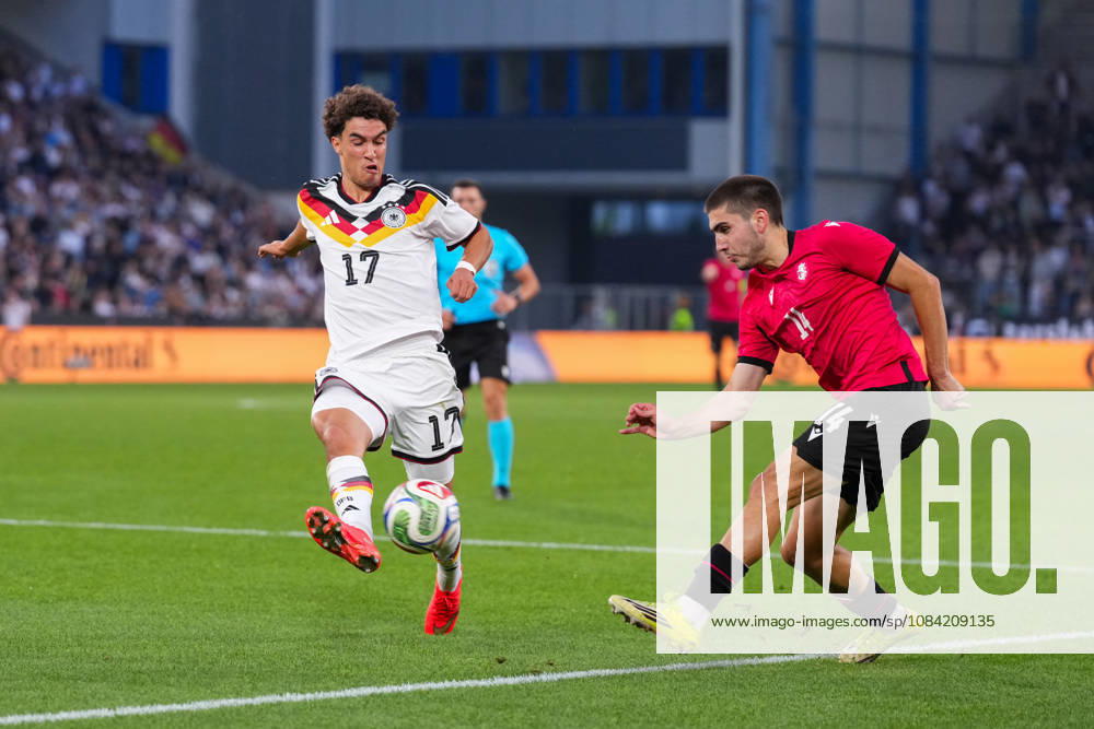 Men s, Soccer, International Match, U21, European Championship Qualifiers, Germany vs. Georgia, 2026–2027 Season, Schüco Arena: Noah Darvich (GER), 17, in a tackle against Aleko Basiladze (GEO), 14. DFB regulations prohibit any use of photographs as image sequences and or quasi-video.