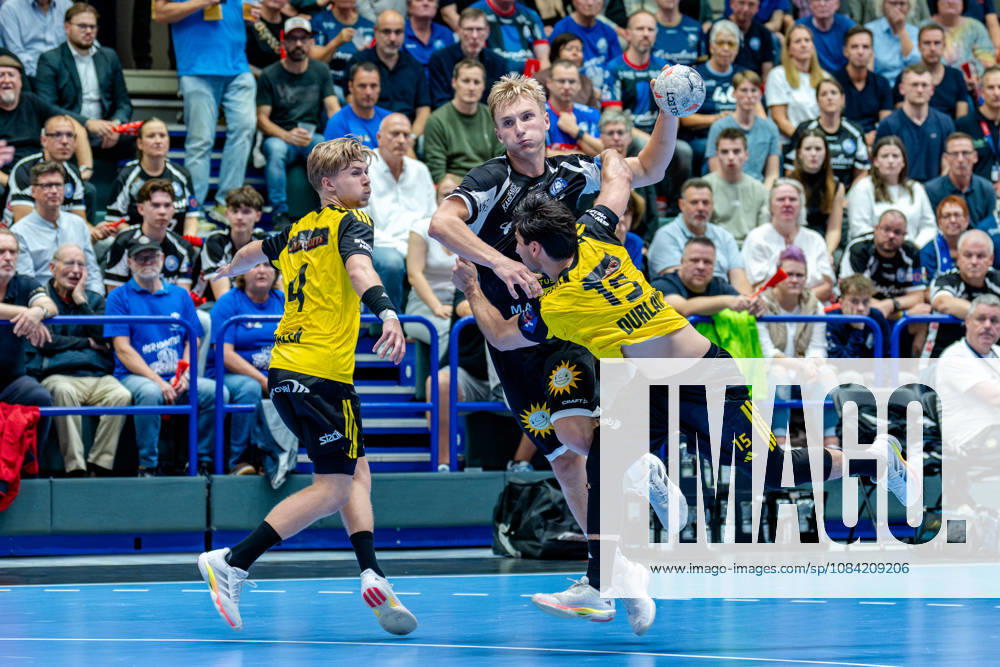 Solingen, October 6, 2026, Handball, Men s, EHF, European League, Group Stage, Matchday 2, 2026–2027, Bergischer HC vs. IK Sävehof, Zeb Bjerneld (Bergischer HC), 33, in a one-on-one with Sebastian Durlanu (IK Sävehof), 15