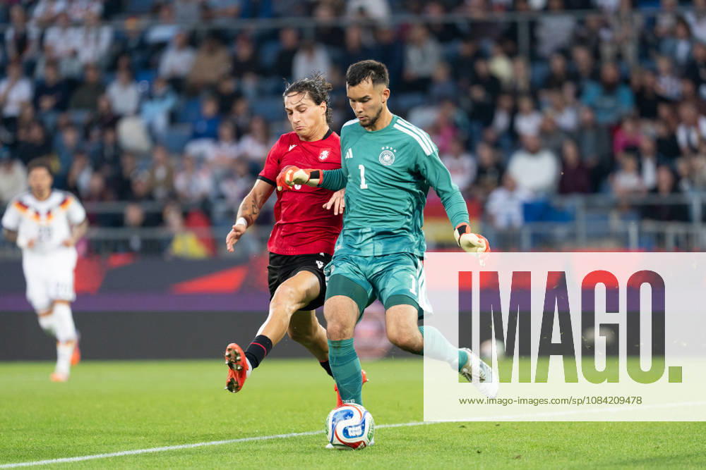 GER, Germany U21 vs. Georgia U21: A duel between Mio Backhaus (Germany U21, No. 1) and Diego Deisadze (Georgia U21, No. 9) at the SchücoArena in Bielefeld, Germany