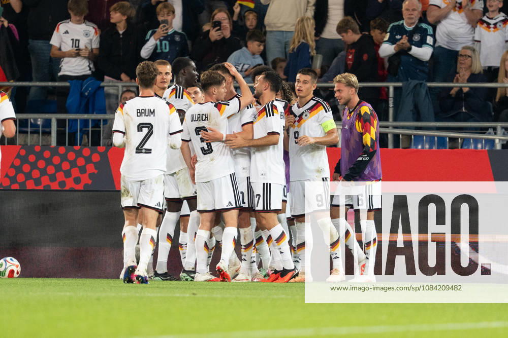 GER, Germany U21 vs. Georgia U21 Goal Celebration Cheers for the 2–0 goal by Dzenan Pejcinovic (Germany U21), 11 Arijon Ibrahimovic (Germany U21), 7 Nicolo Tresoldi (Germany U21), 9 Leandro Morgalla, Germany U21, 6 Elias Baum, Germany U21, 2 d3 Joshua Quarshie, Germany U21, 5 Arijon Ibrahimovic, Germany U21, 7 Nicolo Tresoldi, Germany U21, 9 Bielefeld SchücoArena, Bielefeld, Germany