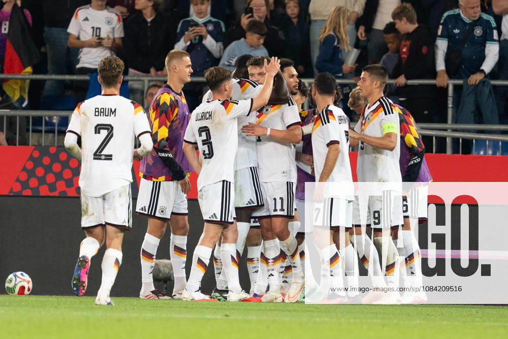 GER, Germany U21 vs. Georgia U21 Goal celebration: Cheers for the 2–0 goal by Dzenan Pejcinovic (Germany U21), 11 Arijon Ibrahimovic (Germany U21), 7 Nicolo Tresoldi (Germany U21), 9 Leandro Morgalla, Germany U21; 6 Elias Baum, Germany U21; 2 d3 Joshua Quarshie, Germany U21; 5 Arijon Ibrahimovic, Germany U21; 7 Nicolo Tresoldi, Germany U21; 9 Bielefeld SchücoArena, Bielefeld, Germany