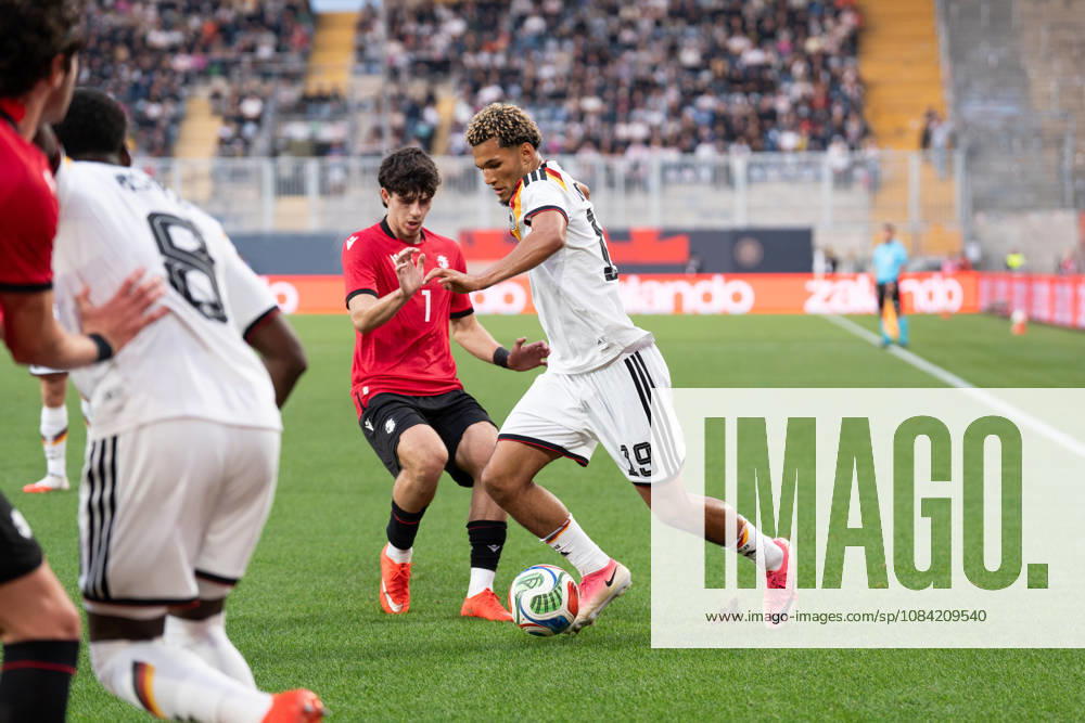 GER, Germany U21 vs. Georgia U21: A duel between Paris Brunner (Germany U21, 19) and Vakhtang Salia (Georgia U21, 7) at the SchücoArena in Bielefeld, Germany