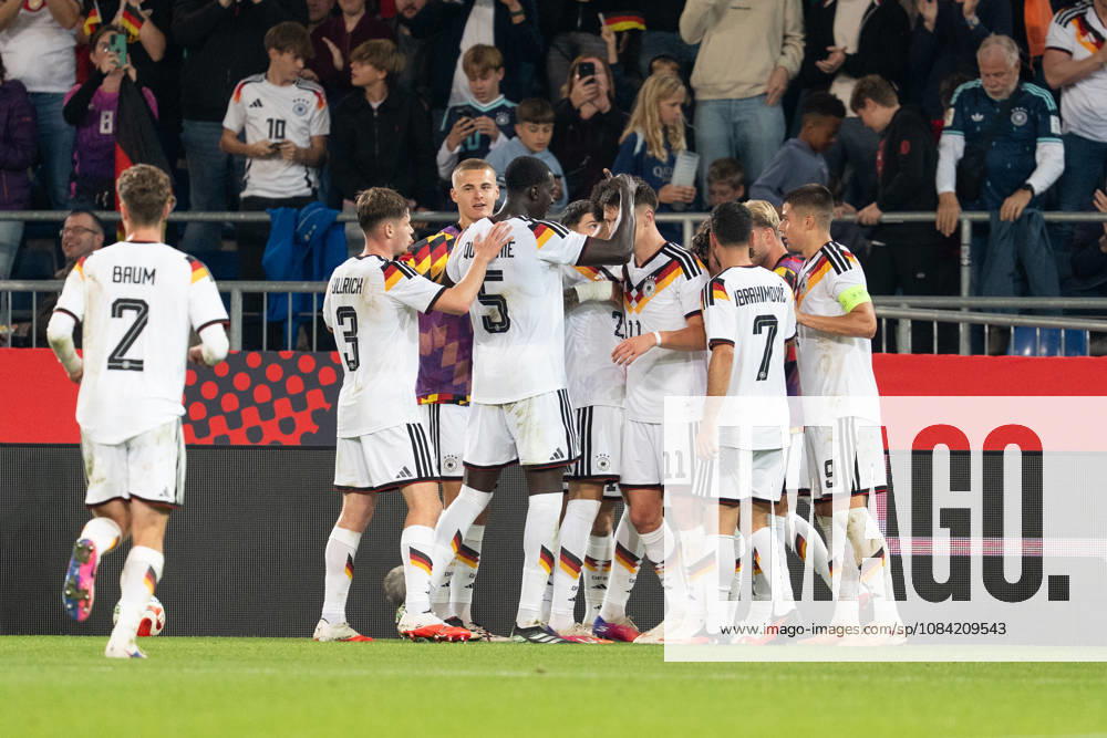 GER, Germany U21 vs. Georgia U21 Goal Celebration Cheers for the 2–0 goal by Dzenan Pejcinovic, Germany U21; 11 Arijon Ibrahimovic, Germany U21; 7 Nicolo Tresoldi, Germany U21; 9 Leandro Morgalla, Germany U21, 6 Elias Baum, Germany U21, 2 d3 Joshua Quarshie, Germany U21, 5 Arijon Ibrahimovic, Germany U21, 7 Nicolo Tresoldi, Germany U21, 9 Bielefeld SchücoArena, Bielefeld, Germany