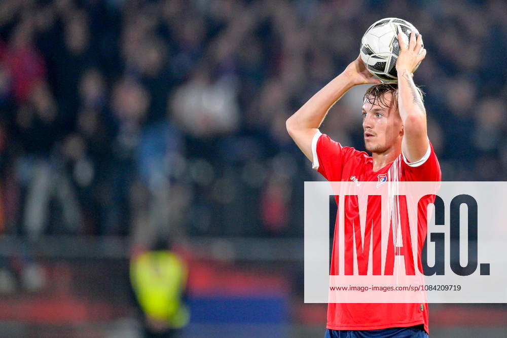 Andy Breuer, Unterhaching, age 26, taking a throw-in, single frame, action, October 6, 2026, Unterhaching, Germany, soccer, BFV Association Cup, quarterfinals, SpVgg Unterhaching vs. SSV Jahn Regensburg