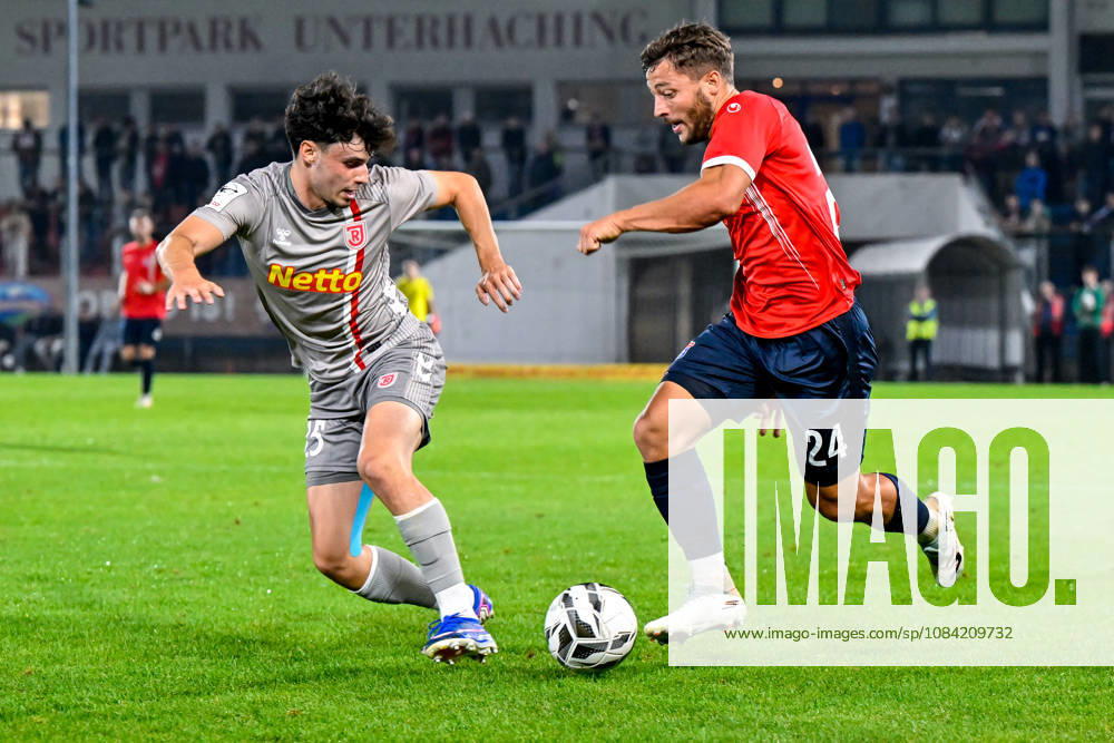 From left: Nicolas Oliveira (Regensburg), 25; Moritz Mueller (Unterhaching), 24; in a one-on-one battle, duel, tackle, dynamic play, action, October 6, 2026, Unterhaching, Germany, soccer, BFV Association Cup, quarterfinals, SpVgg Unterhaching vs. SSV Jahn Regensburg