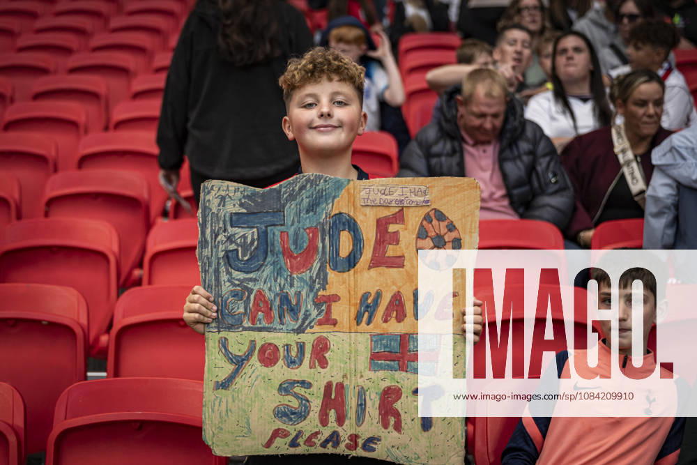 6th October 2026; Wembley Stadium, London, England; UEFA Nations League Football, England versus Czech Republic; A young England fan holds up his sign asking for Jude Bellinghams shirt GodfreyxPitt