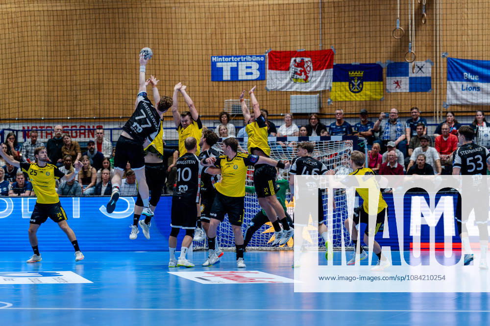 Solingen, October 6, 2026, Handball, Men s, EHF, European League, Group Stage, Matchday 2, 2026–2027, Bergischer HC vs. IK Sävehof, Johannes Wasielewski (Bergischer HC), 77 on a shot from the backcourt