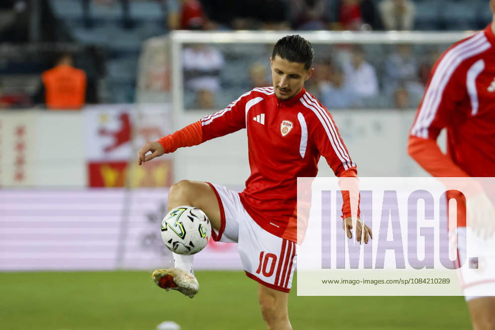 Enis Bardhi, North Macedonia, No. 10, warming up before kickoff, Switzerland, UEFA, Nations League, Matchday 4, Switzerland vs. North Macedonia, October 6, 2026, Lucerne Swissporarena, Switzerland