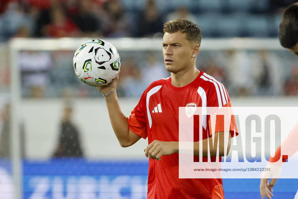 Ezgjan Alioski, North Macedonia, No. 8, warming up before kickoff, Switzerland, UEFA, Nations League, Matchday 4, Switzerland vs. North Macedonia, October 6, 2026, Swissporarena, Lucerne, Switzerland
