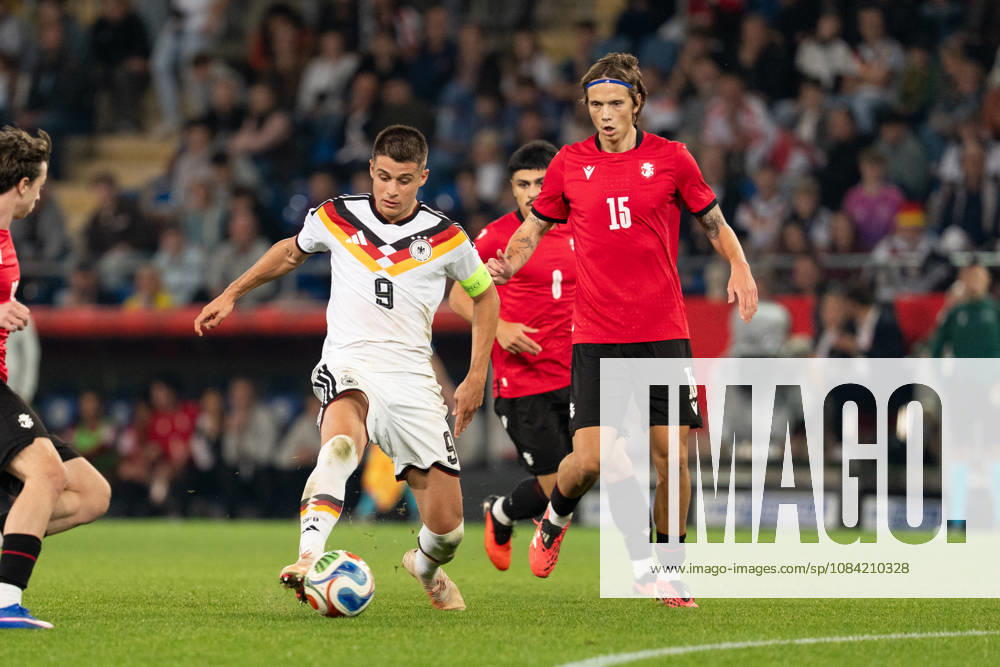 GER, Germany U21 vs. Georgia U21 Nicolo Tresoldi Germany U21, 9 Individual play Full body Full body Ball at his feet Bielefeld SchücoArena Bielefeld Germany