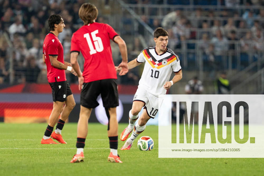 GER, Germany U21 vs. Georgia U21 Mert Kömür, Germany U21, 10 individual plays, full-body, ball at his feet, Bielefeld, SchücoArena, Bielefeld, Germany